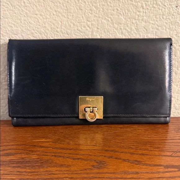 Salvatore Ferragamo Leather Continental Wallet - Picture 3 of 16